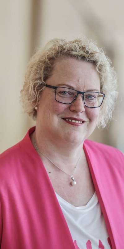 hanke, petra_2022_hochkant.jpg