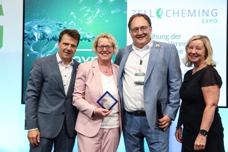 hanke, petra_goldene vereinsnadel.jpg