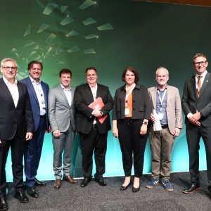 Teilnehmer Podiumsdiskussion 2 Expo 2026.jpg